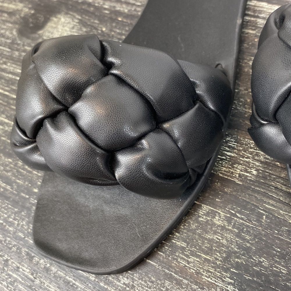 Marc Fisher Black Quilted Padded Flat Slip On Sandals 7.5 - Picture 3 of 6